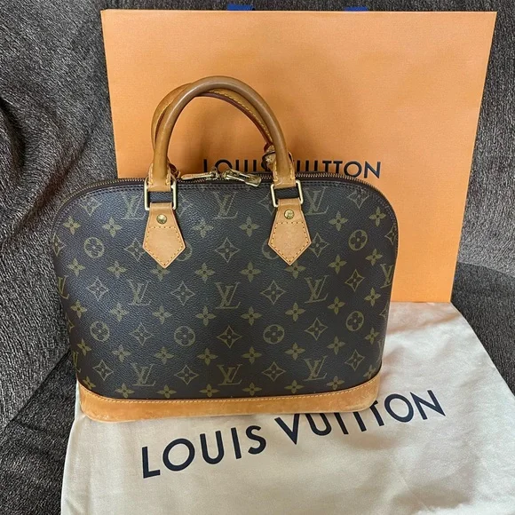 Louis Vuitton Alma in Monogram - Picture 3 of 13
